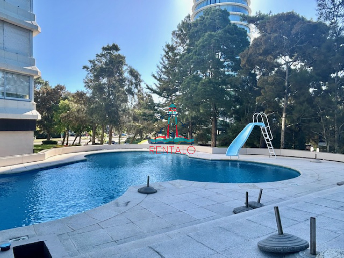 Apartamento ID.262 - Apartamento en Venta 3 dormitorios y dependencia de servicio en Punta del este 