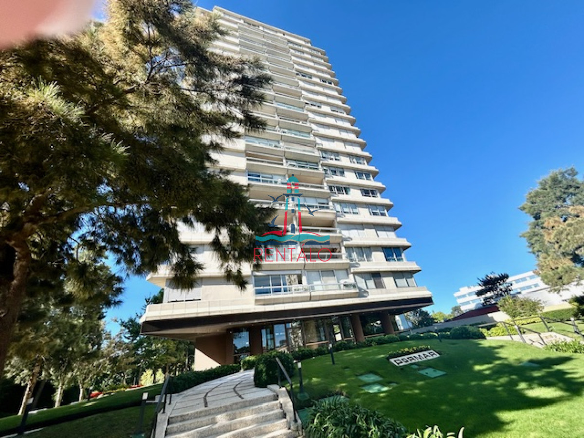 Apartamento ID.262 - Apartamento en Venta 3 dormitorios y dependencia de servicio en Punta del este 