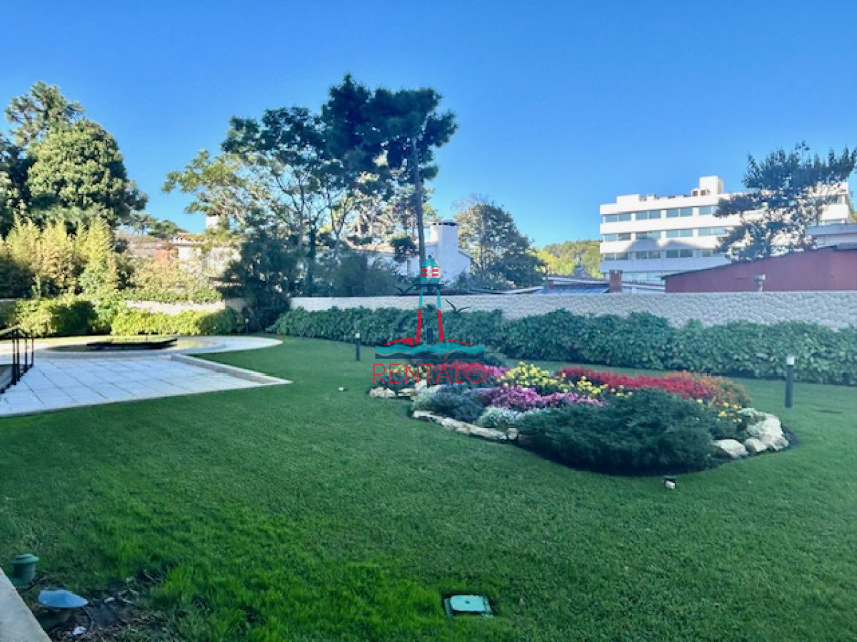 Apartamento ID.262 - Apartamento en Venta 3 dormitorios y dependencia de servicio en Punta del este 