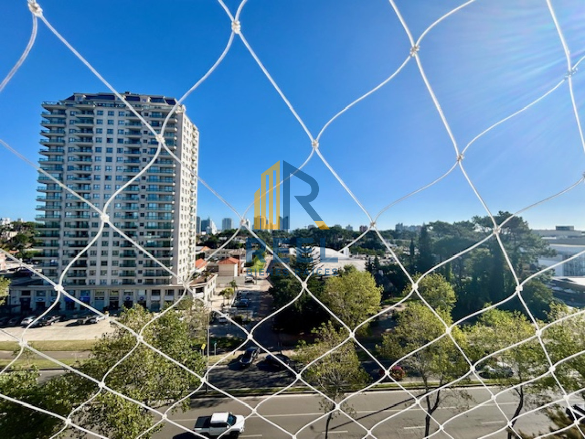 Apartamento ID.18 - Venta 3 dormitorios y dependencia de servicio