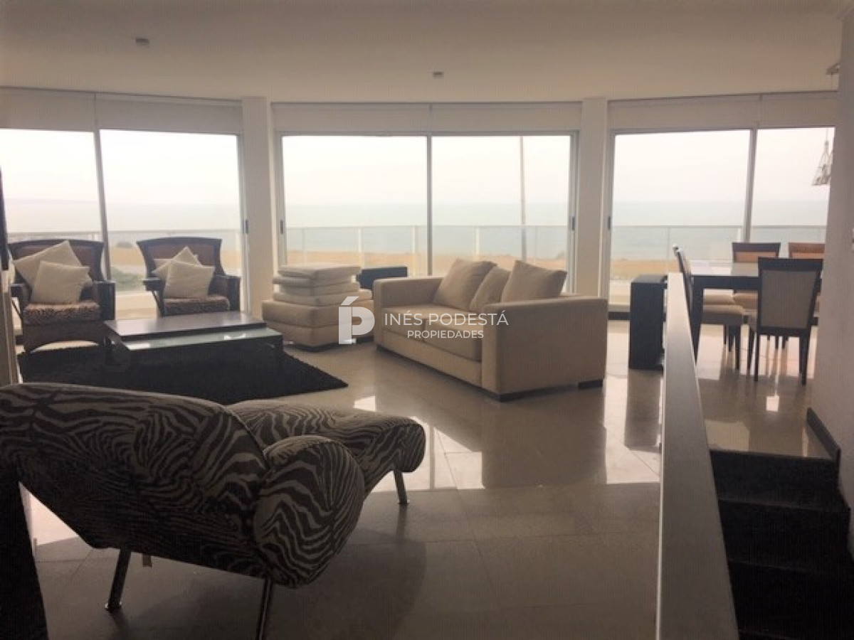 Apartamento dúplex de 3 dormitorios en Venta, Mansa Punta del Este - IPD37098A