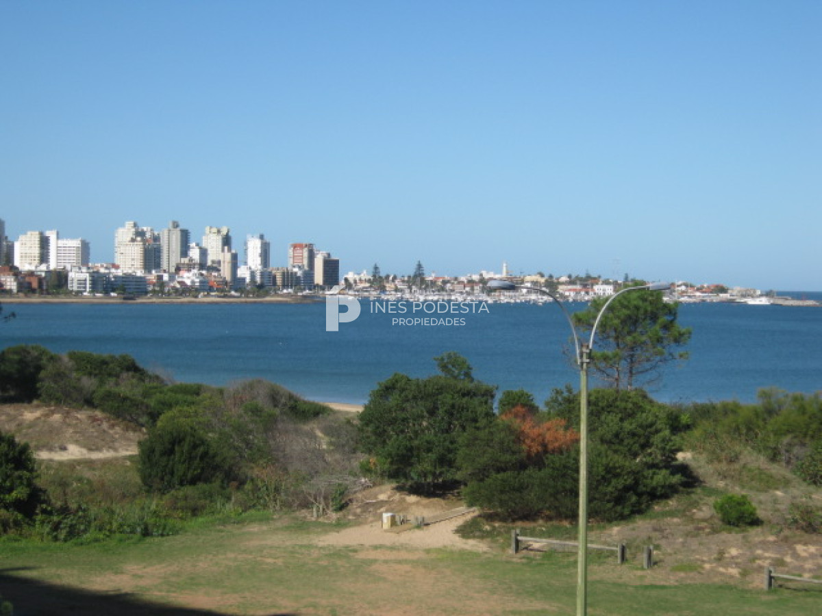 Alquiler departamento con 3 dormitprps  y dependencia de servicio - IPD4656A
