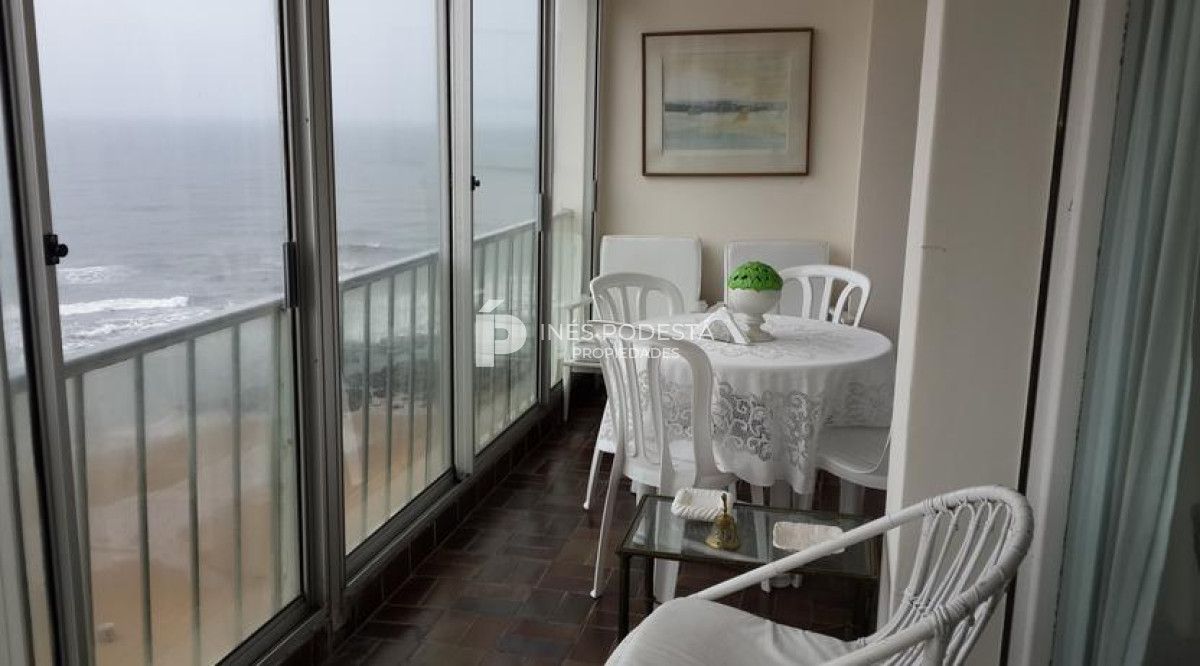 Venta apartamento 4 dormitorios frente al mar Brava