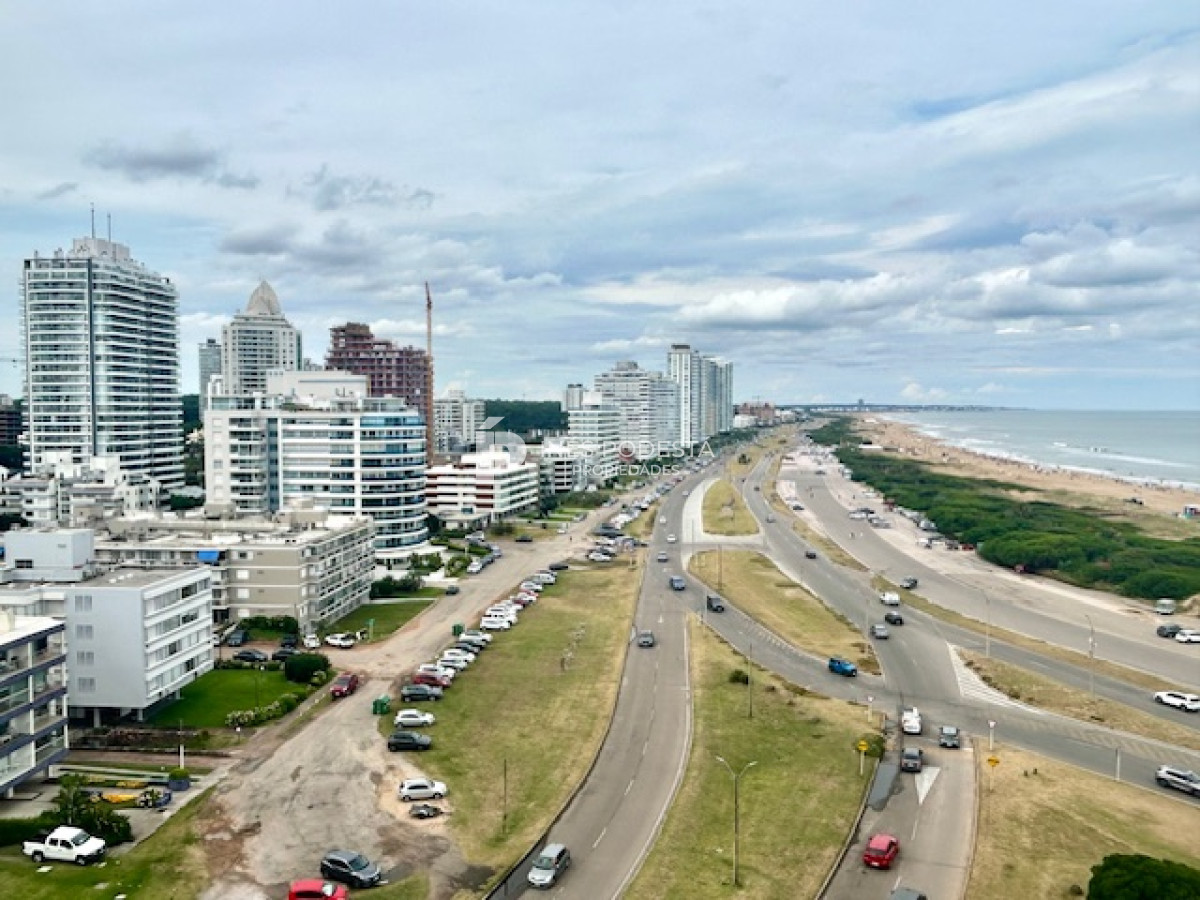Venta retasada en brava Edificio Pez Espada 3 dormitorios y dependencia de servicio - IPD41238A