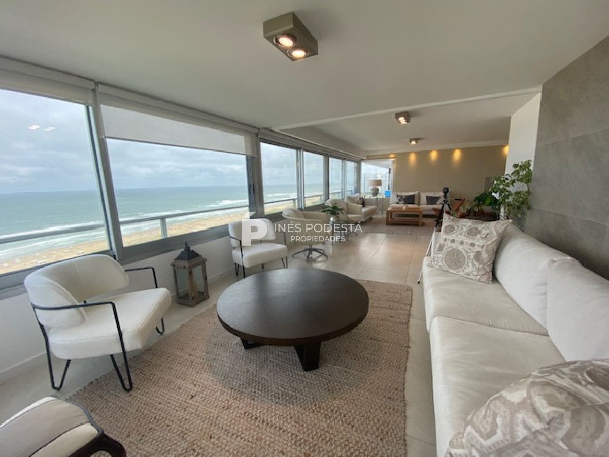 Tiburón en brava con 3 dormitorios y servicio Punta del Este - IPD38552A