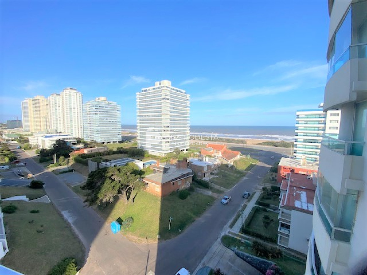 Venta y alquiler en Brava departamento de 4 dormitorios, 3 baños y toilette - IPD8896A