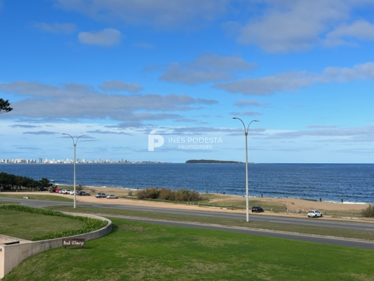 Mansa a 20 mts de la rambla con 3 dormitorios y vista al mar - IPD39823A