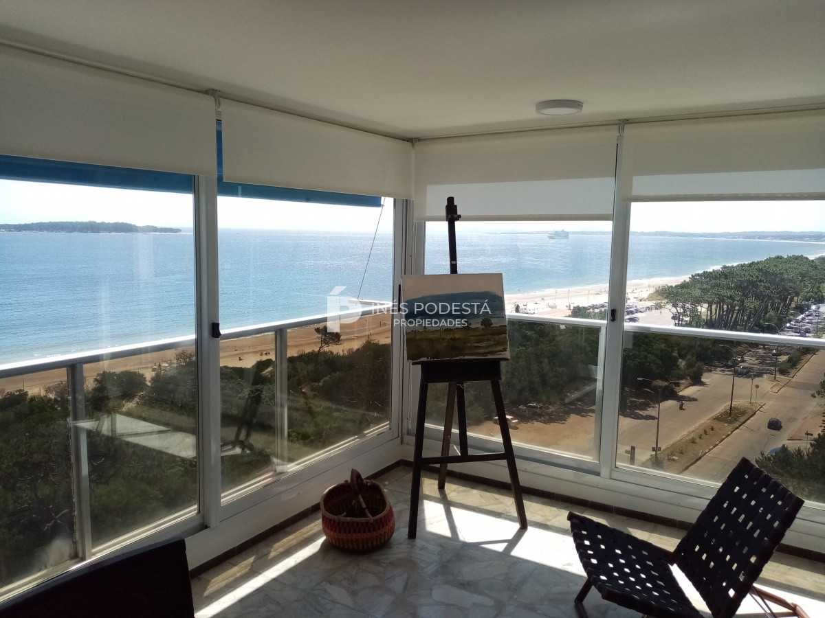 Impecable departamento frente al mar de dormitorios y servicio  - IPD6283A
