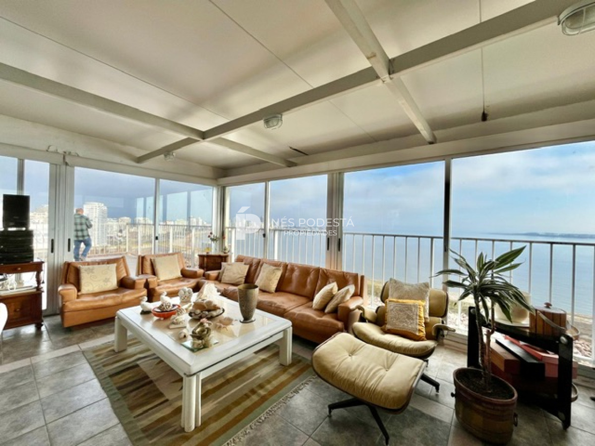 Venta pent house con 3 dormitorios y dependencia de servicio - IPD2053A