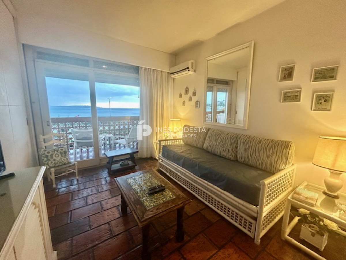 Apartamento ID.8139 - Alquiler Mansa  frente al mar con 2 Dormitorios y 2 baños