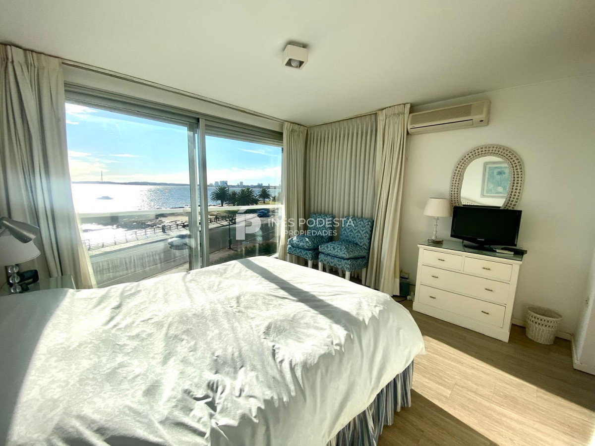 Apartamento ID.4935 - Apartamento en Venta 4 dormitorios zona Puerto