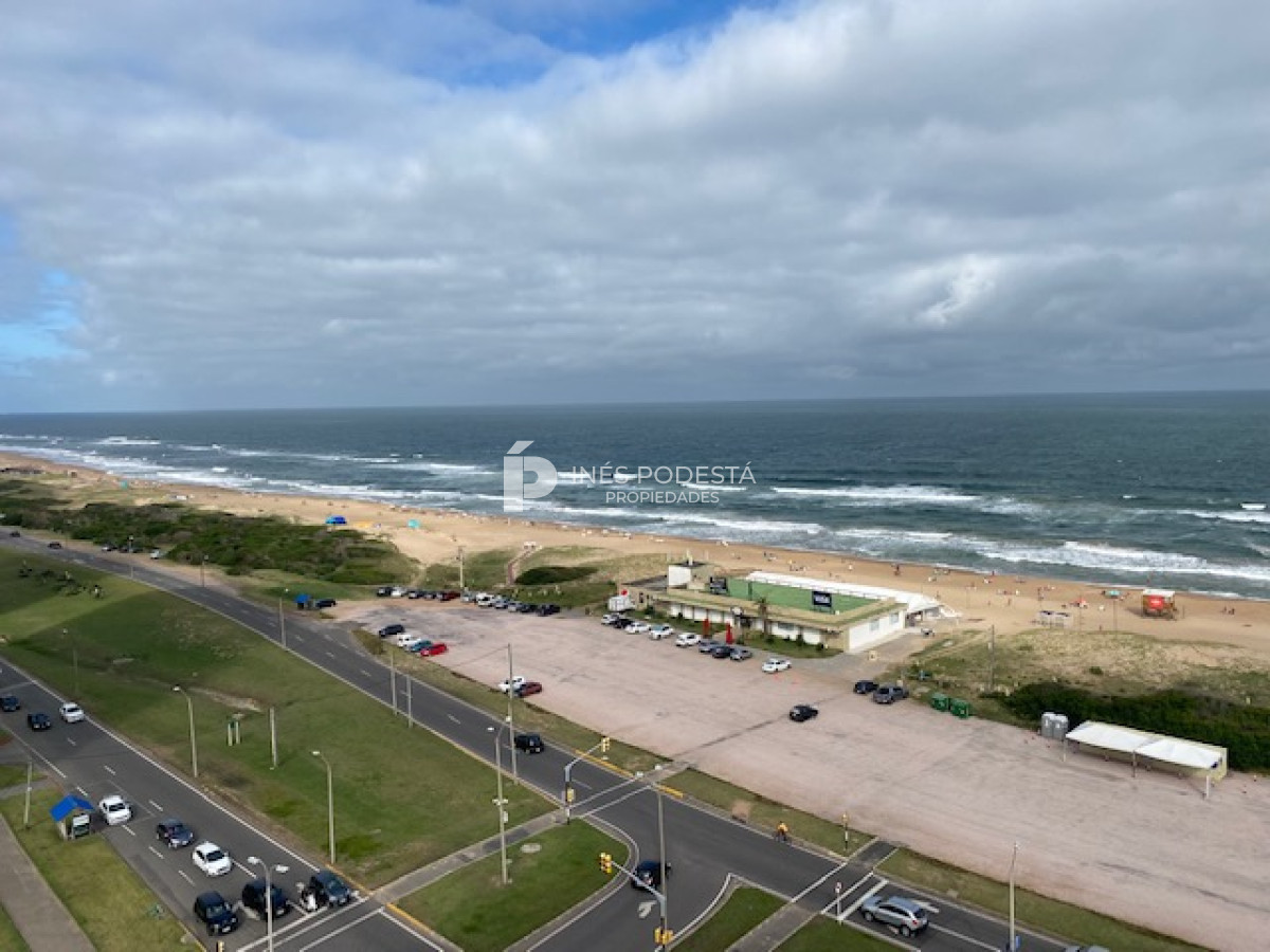 Apartamento ID.38552 - Tiburón en brava con 3 dormitorios y servicio Punta del Este