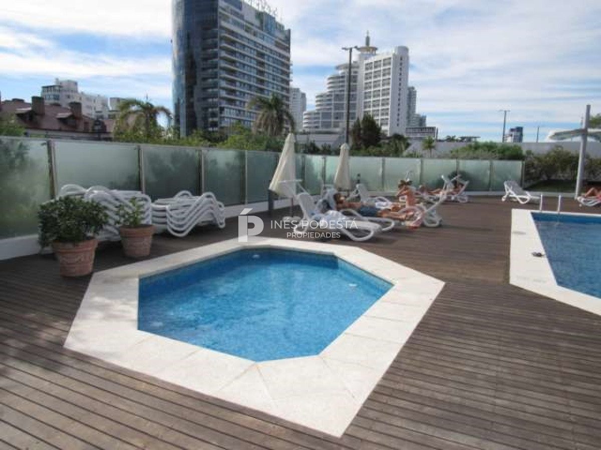 Apartamento ID.7780 - Departamento en alquiler de 2 dormitorios en Punta del Este