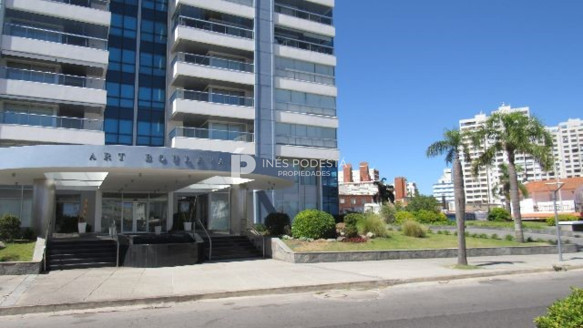 Apartamento ID.7780 - Departamento en alquiler de 2 dormitorios en Punta del Este