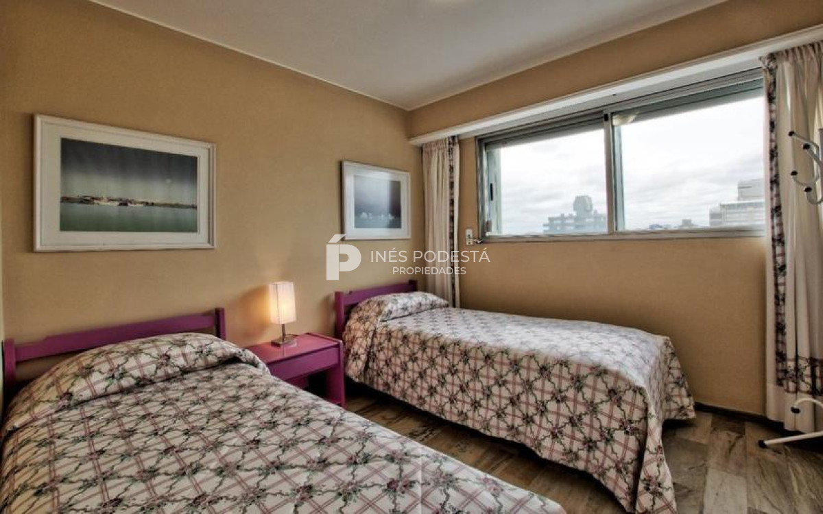 Apartamento ID.8330 - Alquiler 4 dormitorios y 3 baños