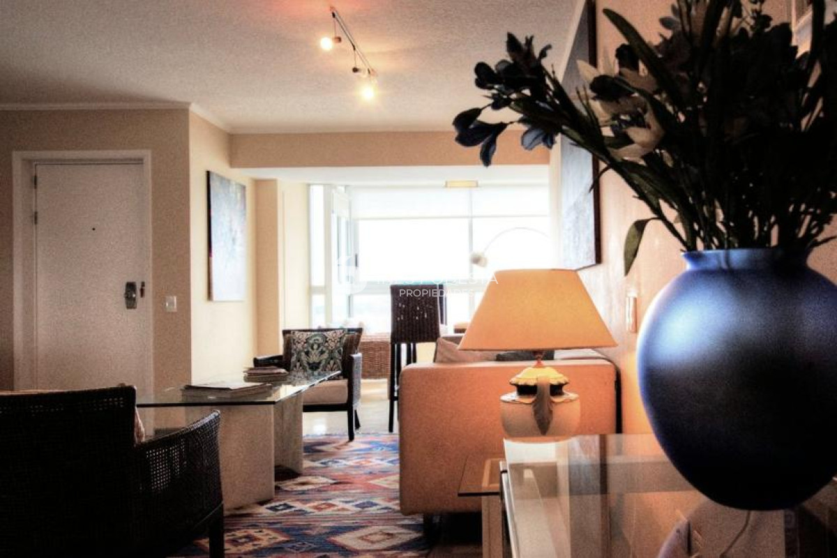 Apartamento ID.8330 - Alquiler 4 dormitorios y 3 baños