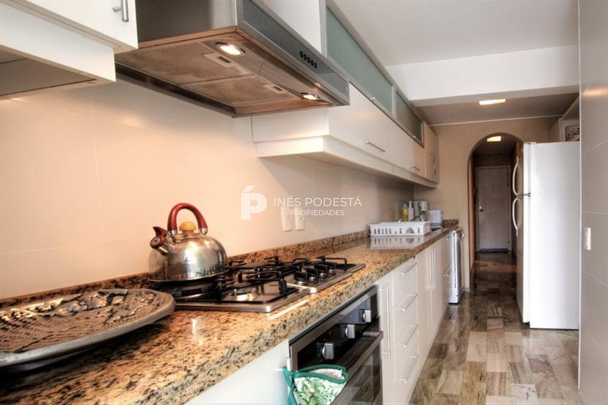 Apartamento ID.8330 - Alquiler 4 dormitorios y 3 baños