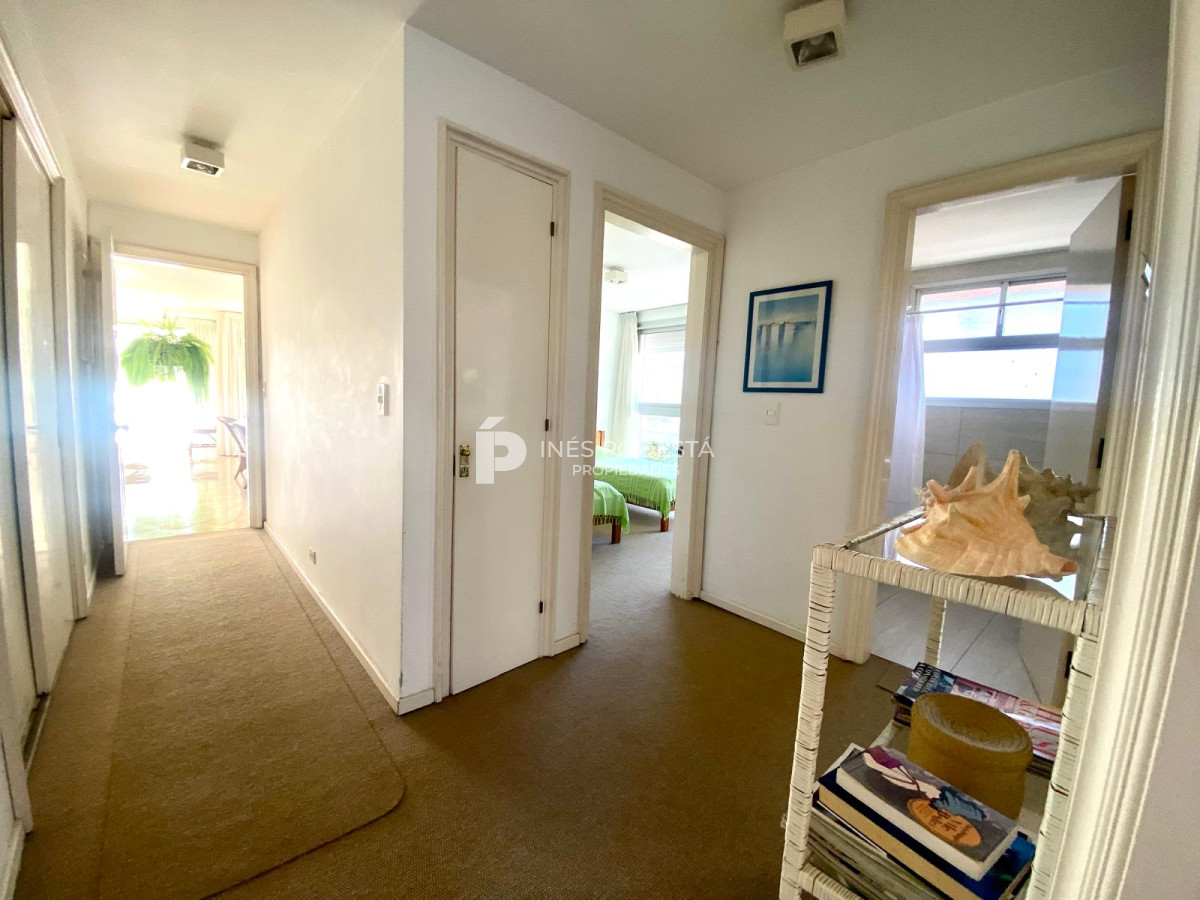 Apartamento ID.4935 - Apartamento en Venta 4 dormitorios zona Puerto