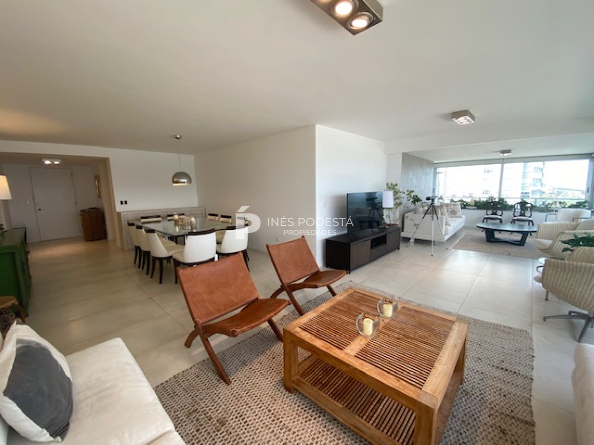 Apartamento ID.38552 - Tiburón en brava con 3 dormitorios y servicio Punta del Este