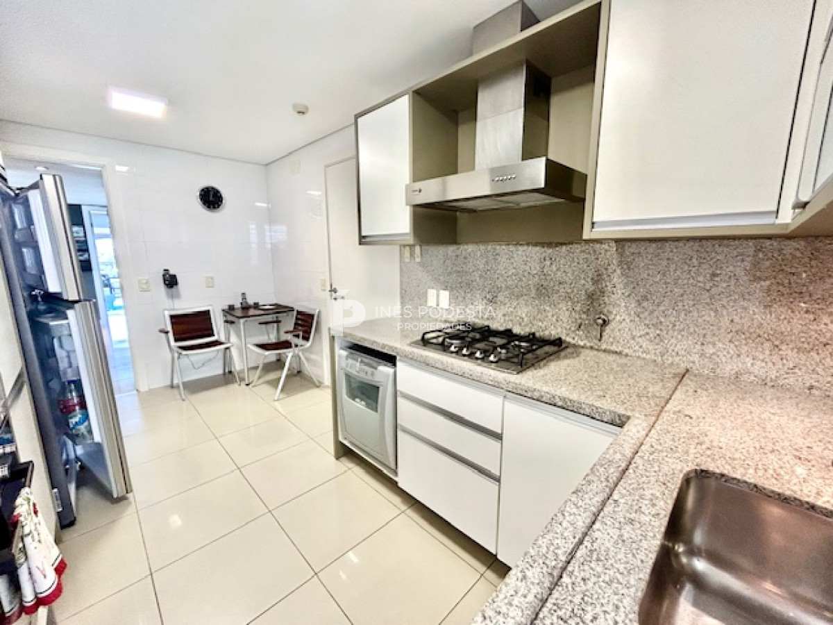 Apartamento ID.7998 - Alquiler Apartamento en  Mansa, Punta del Este, 2 Dormitorios.
