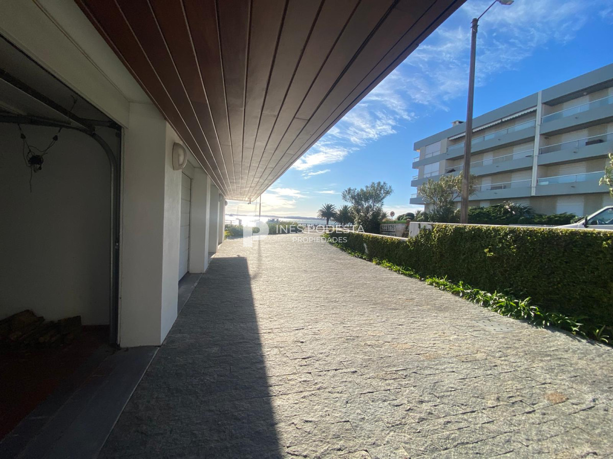 Apartamento ID.4935 - Apartamento en Venta 4 dormitorios zona Puerto