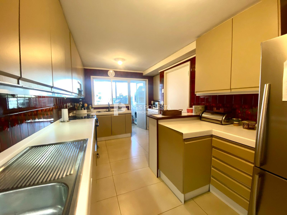 Apartamento ID.4935 - Apartamento en Venta 4 dormitorios zona Puerto