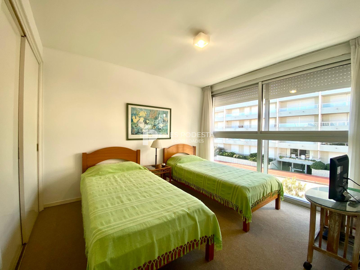Apartamento ID.4935 - Apartamento en Venta 4 dormitorios zona Puerto