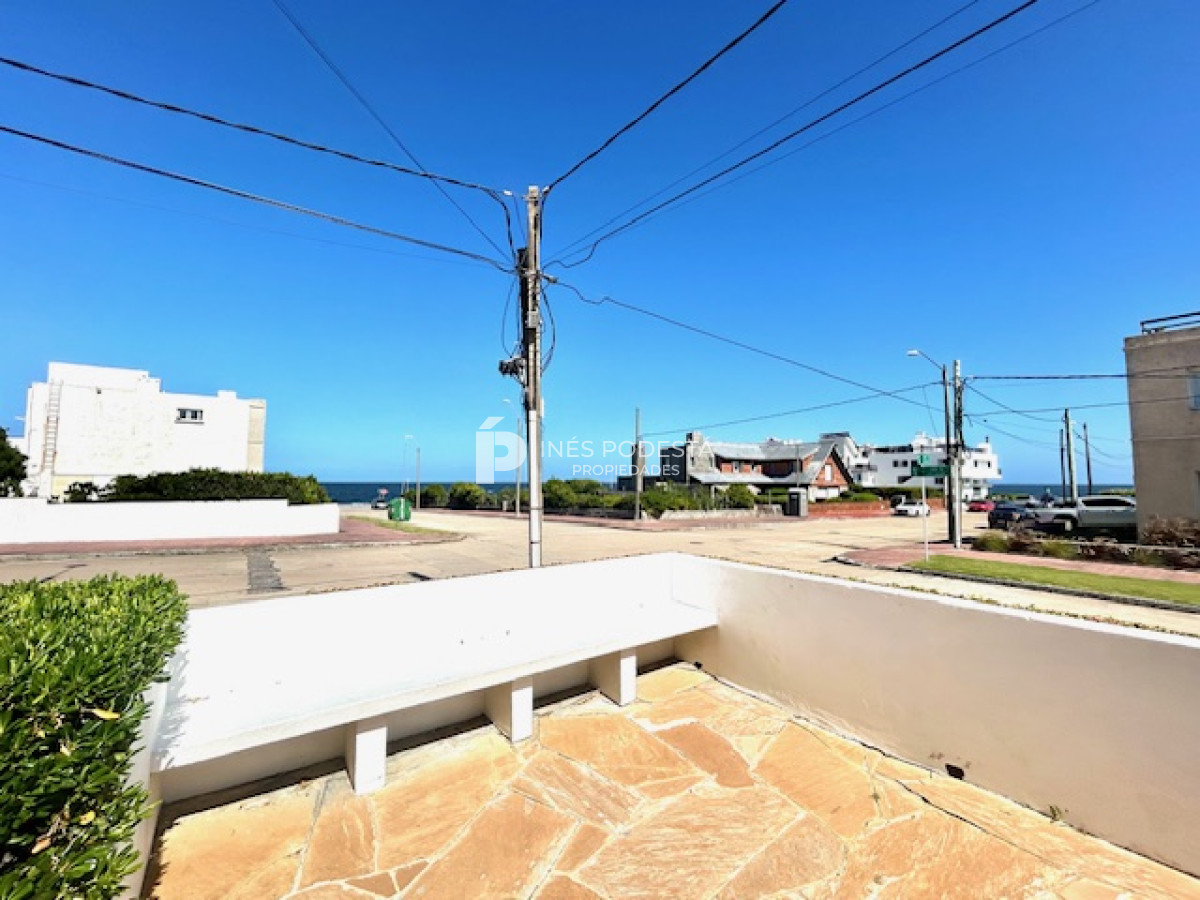 Apartamento ID.40163 - Alquiler en Faro con 3 dormitorios y dependencia de servicio 