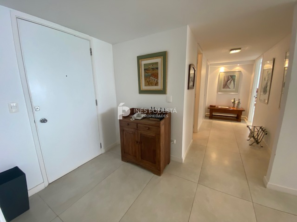 Apartamento ID.38552 - Tiburón en brava con 3 dormitorios y servicio Punta del Este