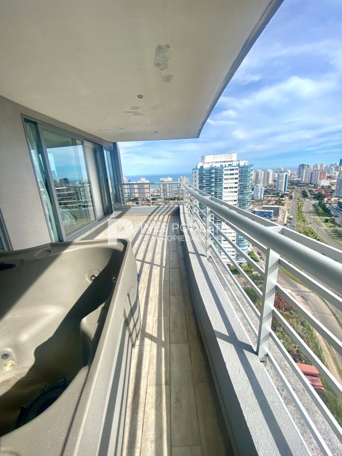 Apartamento ID.40242 - Apartamento Pent-house en Venta Punta del Este 