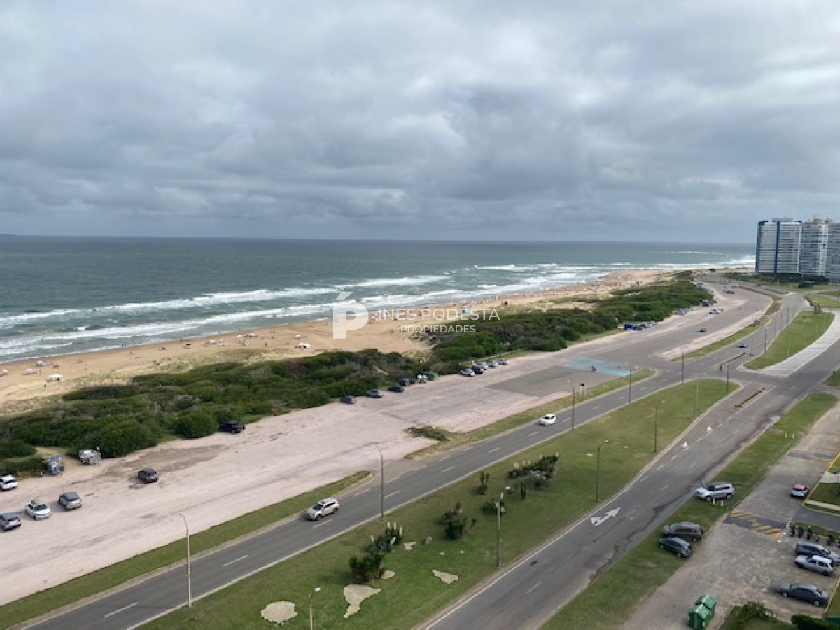 Apartamento ID.38552 - Tiburón en brava con 3 dormitorios y servicio Punta del Este