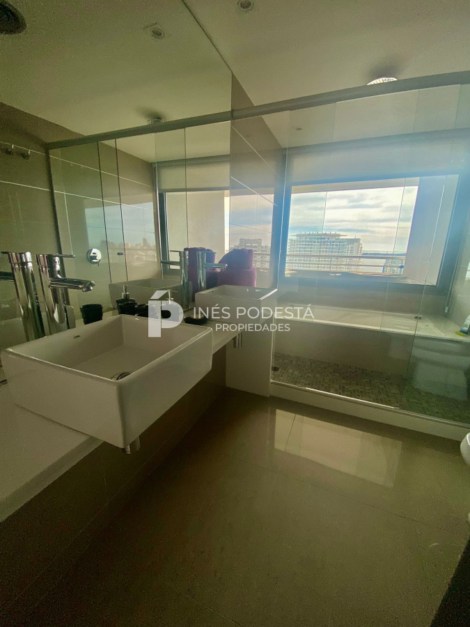 Apartamento ID.40242 - Apartamento Pent-house en Venta Punta del Este 