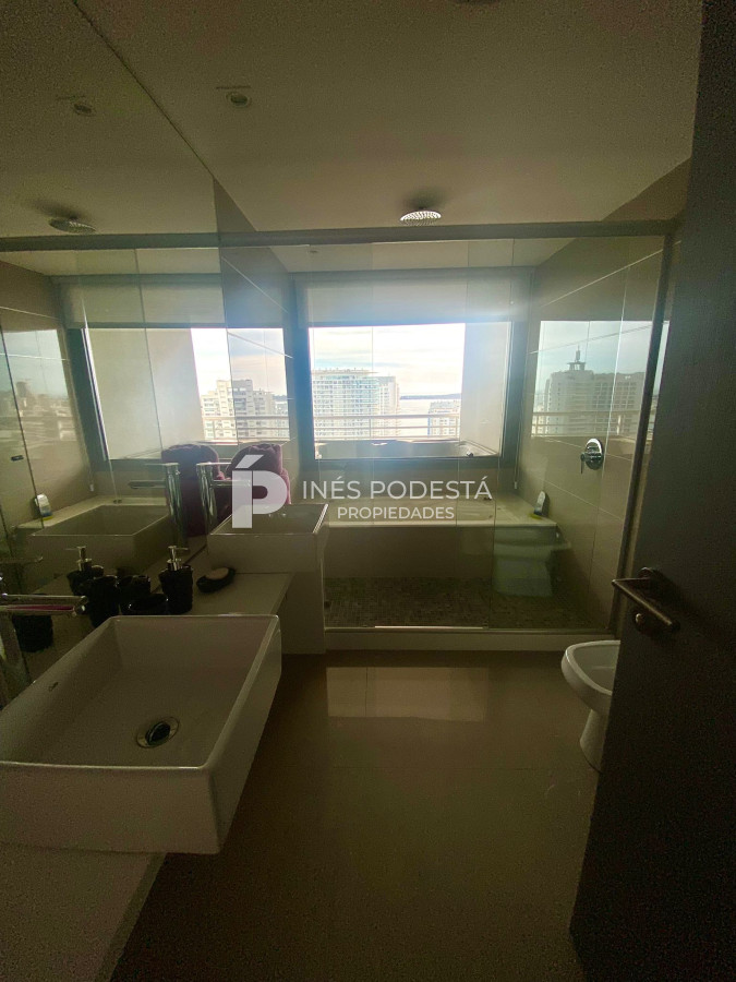 Apartamento ID.40242 - Apartamento Pent-house en Venta Punta del Este 