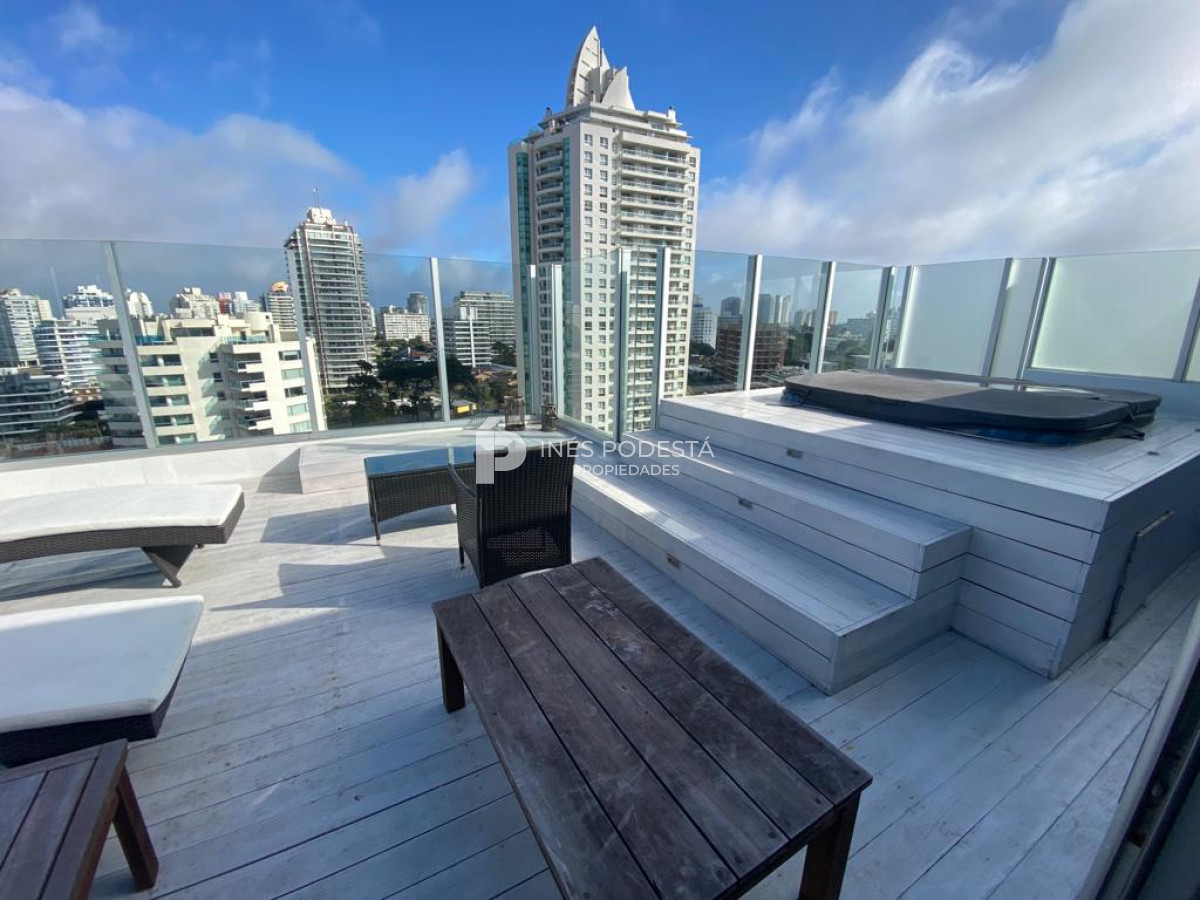 Apartamento ID.5226 - Apartamento en Alquiler, Brava, Punta del Este, 2 Dormitorios.