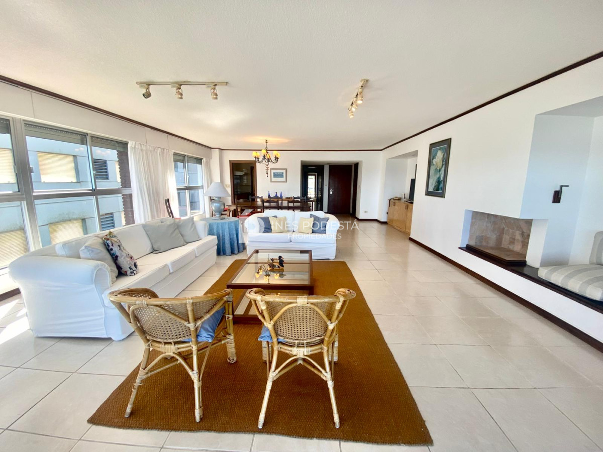 Apartamento ID.8201 - Venta y alquiler departamento de  3 Dormitorios y dependencia de servicio