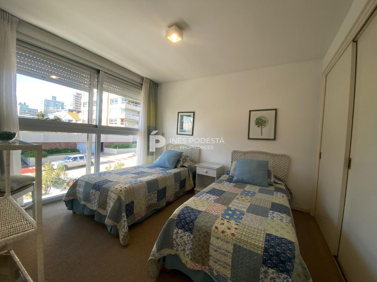 Apartamento ID.4935 - Apartamento en Venta 4 dormitorios zona Puerto