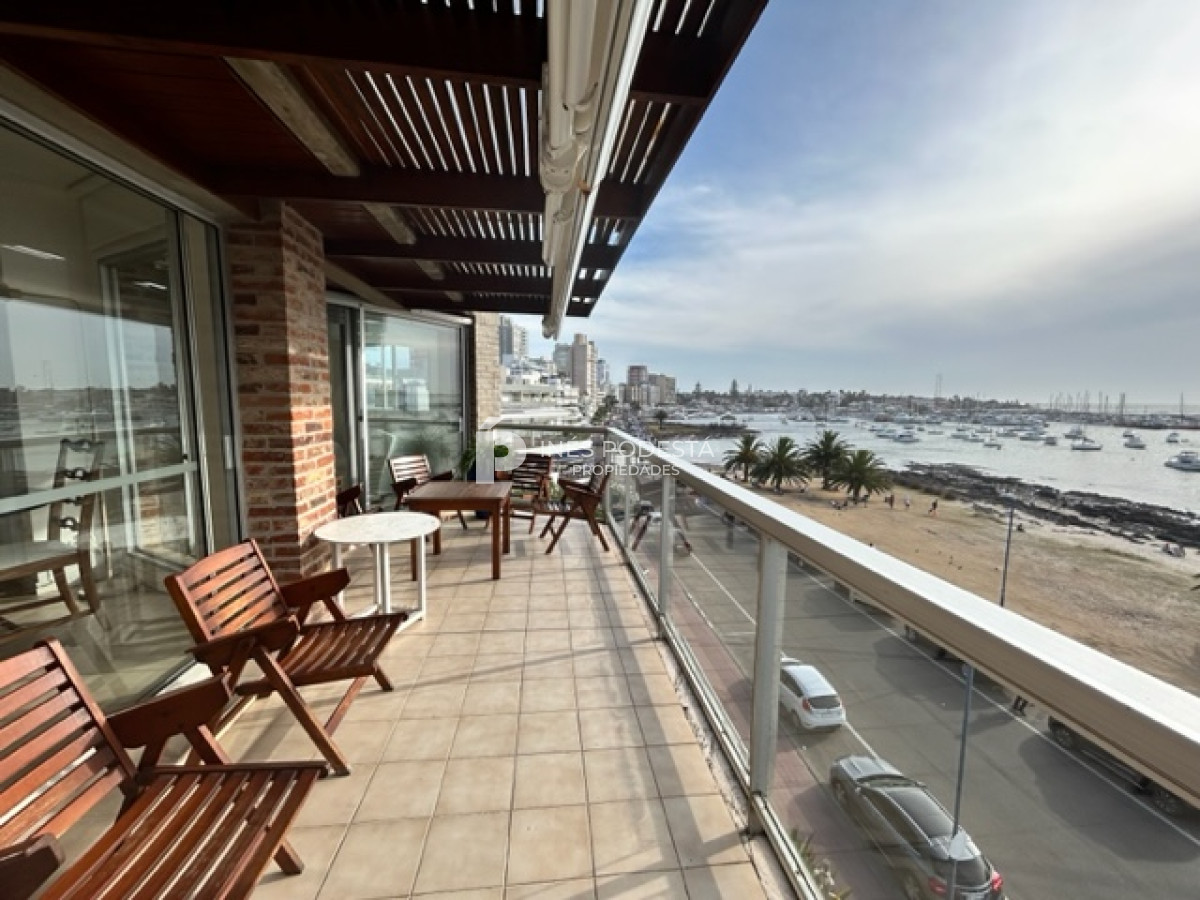 Apartamento ID.39372 - Alquiler Pent House en zona puerto con 3 dormitorios y gran parrillero