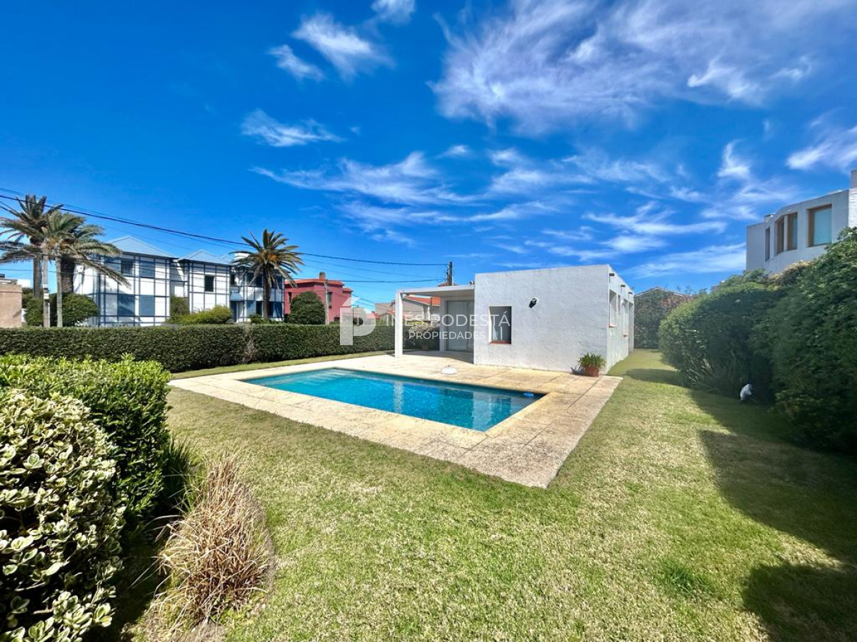 Apartamento ID.40163 - Alquiler en Faro con 3 dormitorios y dependencia de servicio 