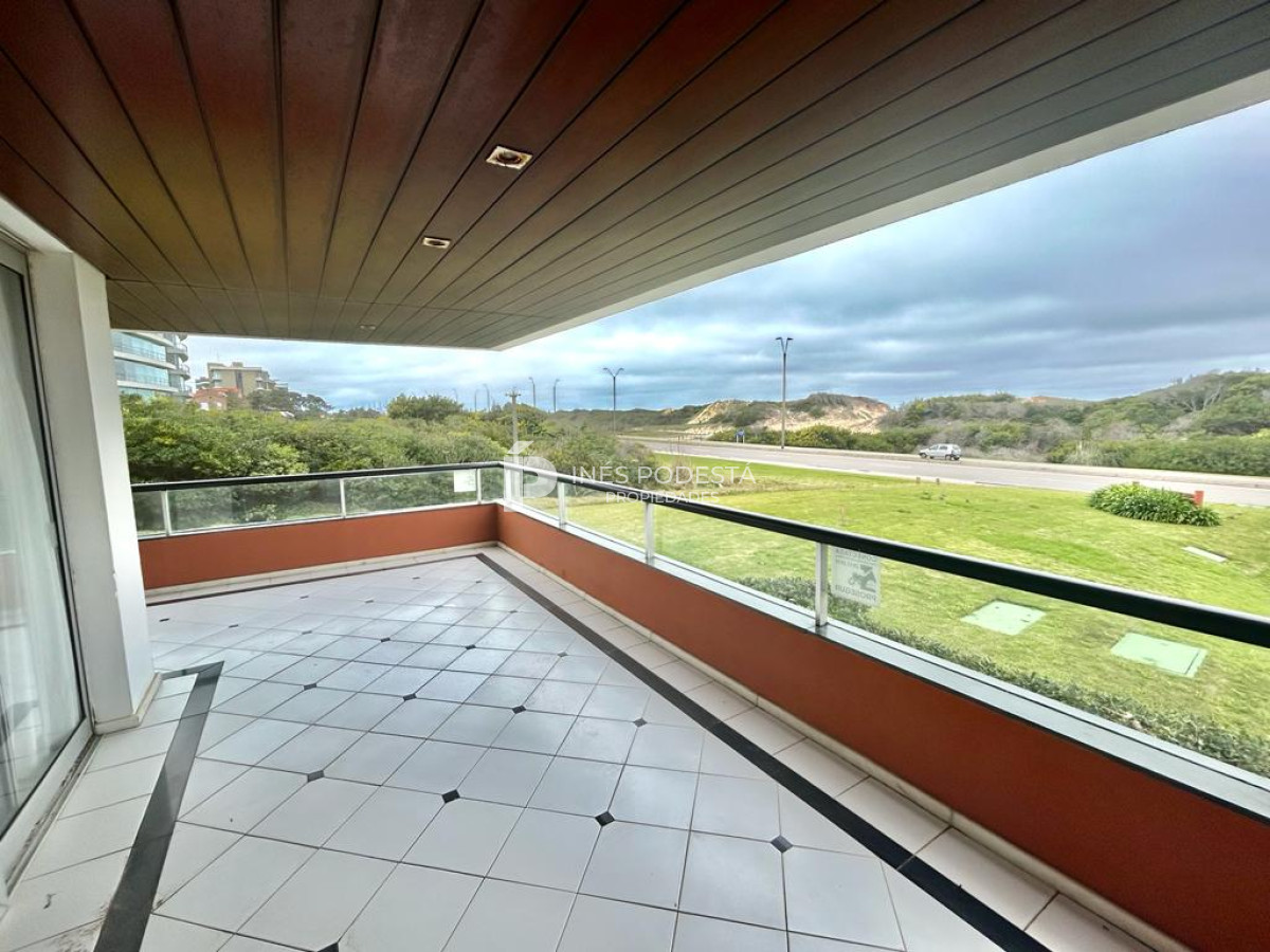 Apartamento ID.8564 - Alquiler en Brava con 4 suites! Frente al mar 