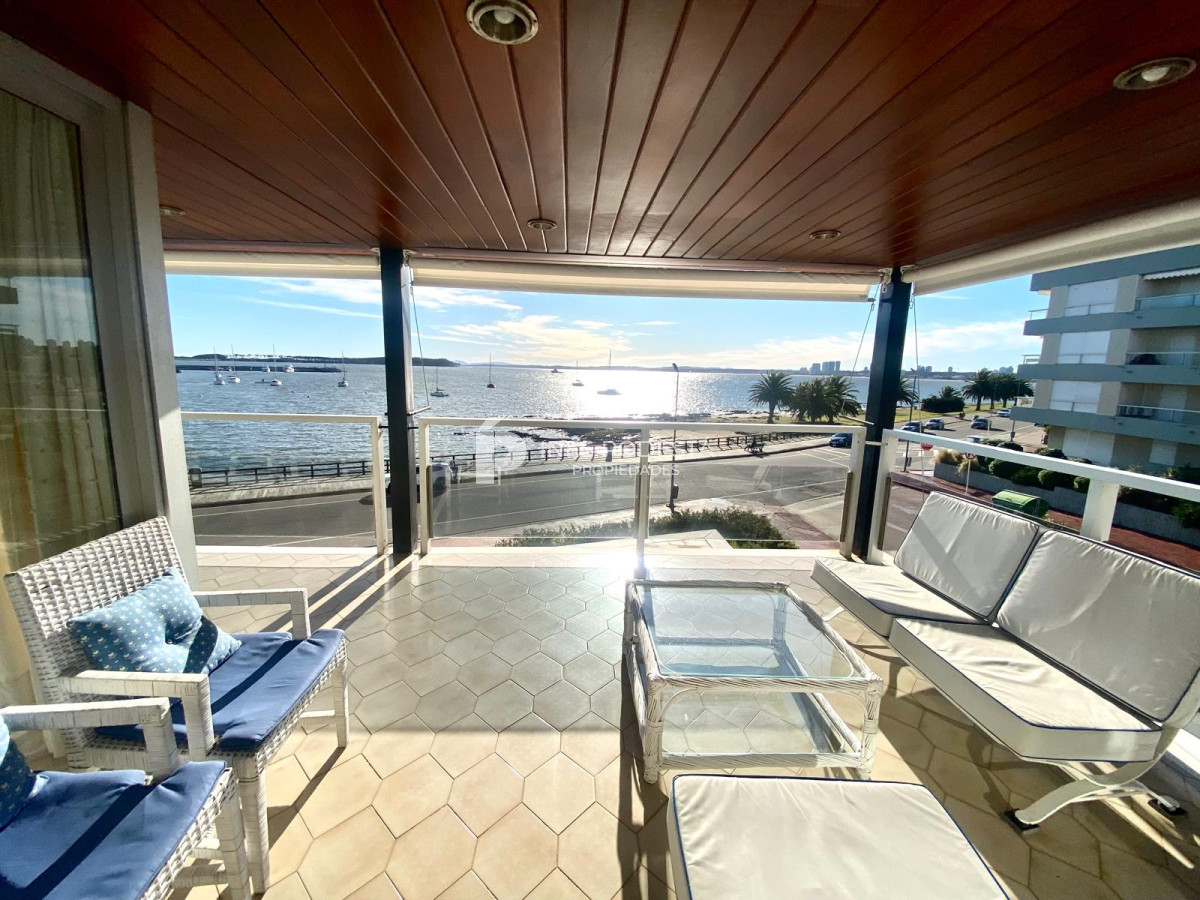 Apartamento ID.4935 - Apartamento en Venta 4 dormitorios zona Puerto