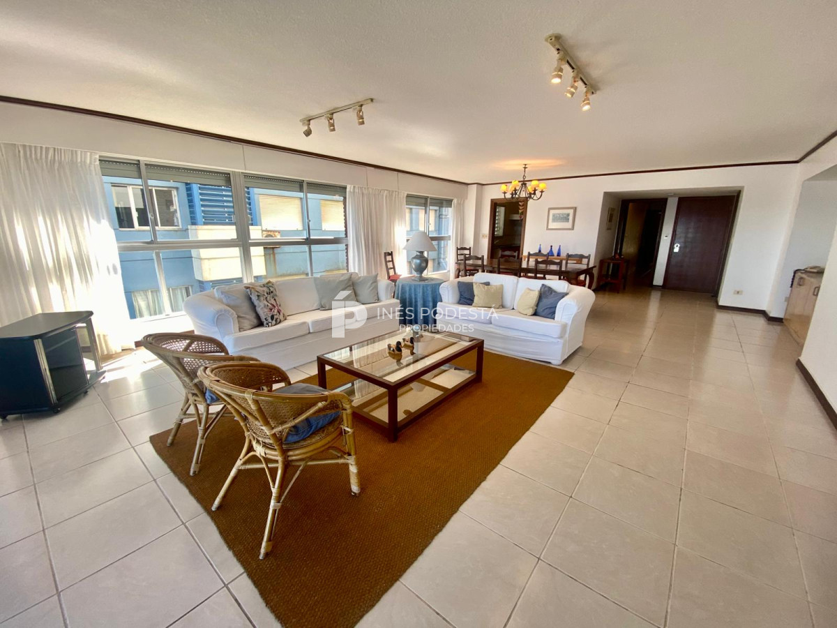 Apartamento ID.8201 - Venta y alquiler departamento de  3 Dormitorios y dependencia de servicio