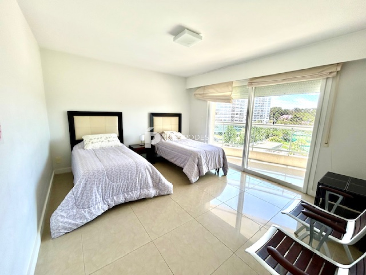 Apartamento ID.7998 - Alquiler Apartamento en  Mansa, Punta del Este, 2 Dormitorios.