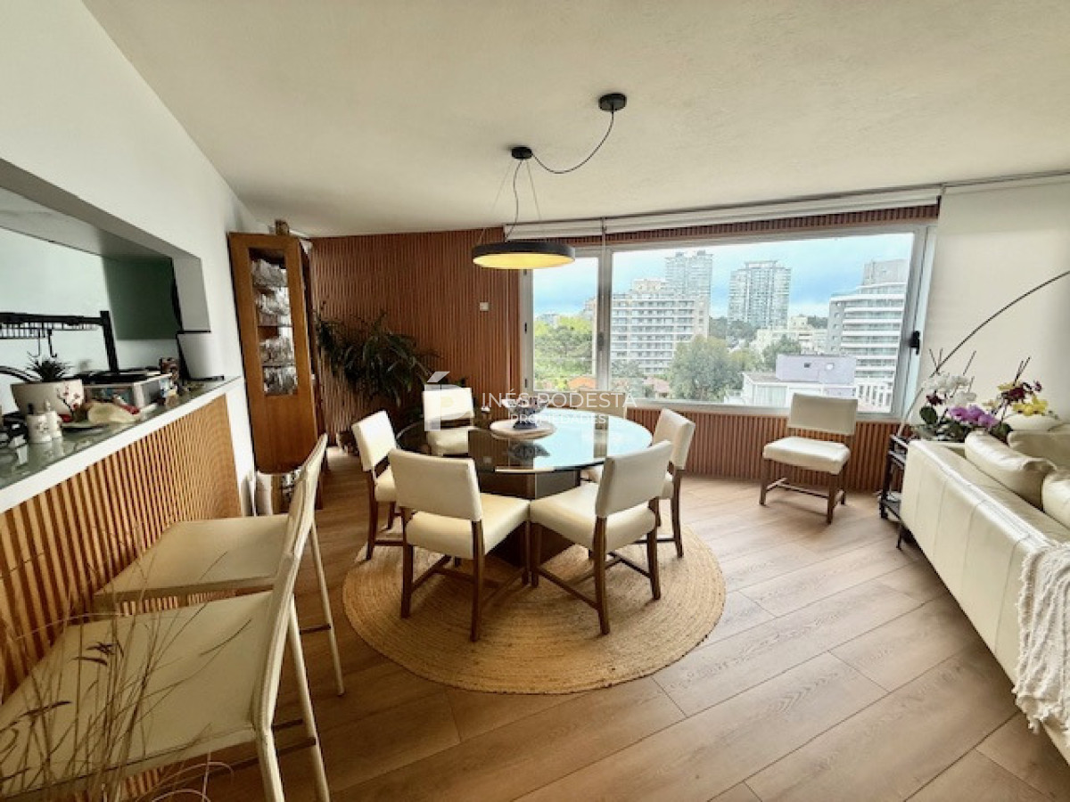 Apartamento ID.8896 - Venta y alquiler en Brava departamento de 4 dormitorios, 3 baños y toilette