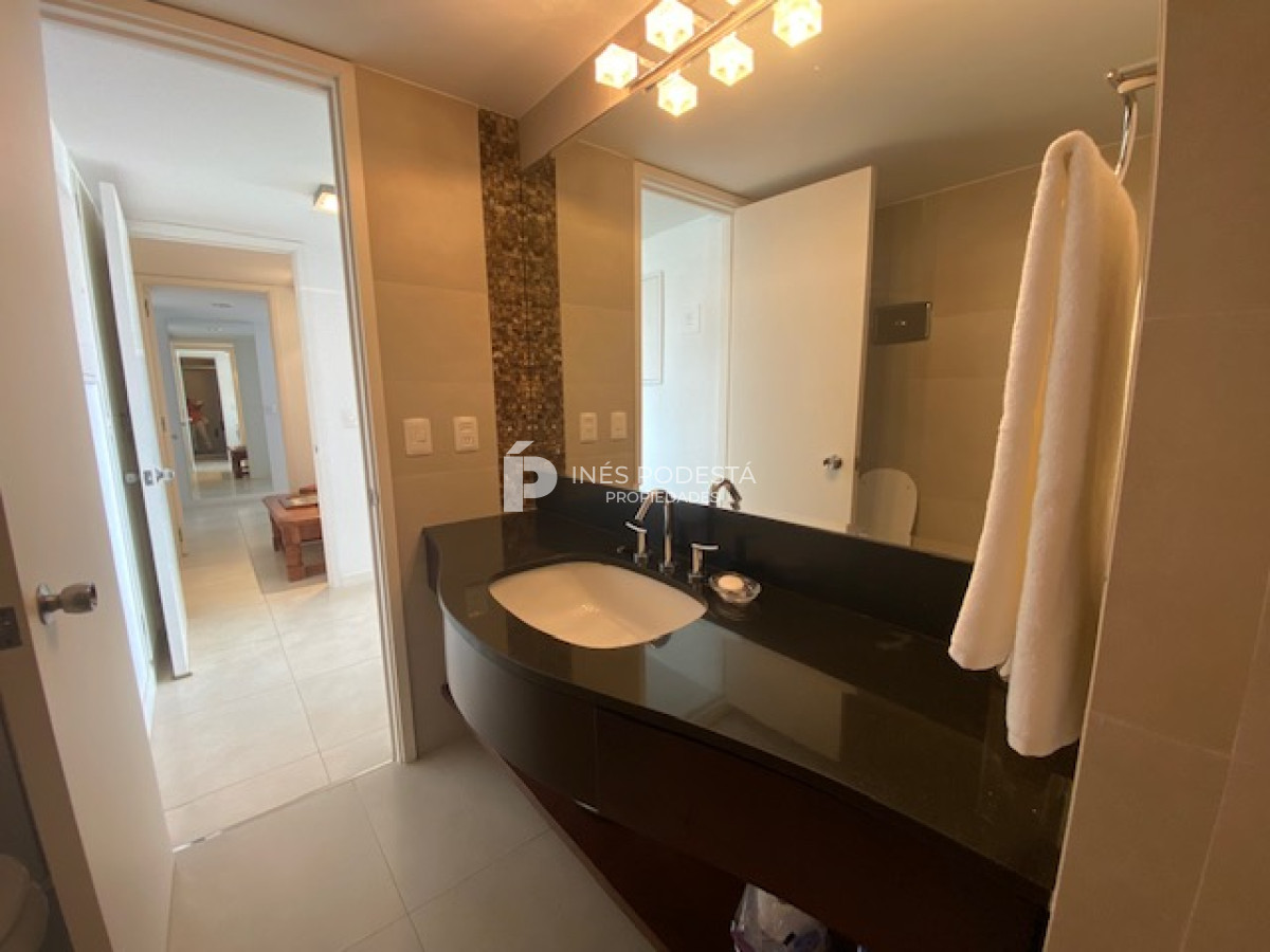 Apartamento ID.38552 - Tiburón en brava con 3 dormitorios y servicio Punta del Este