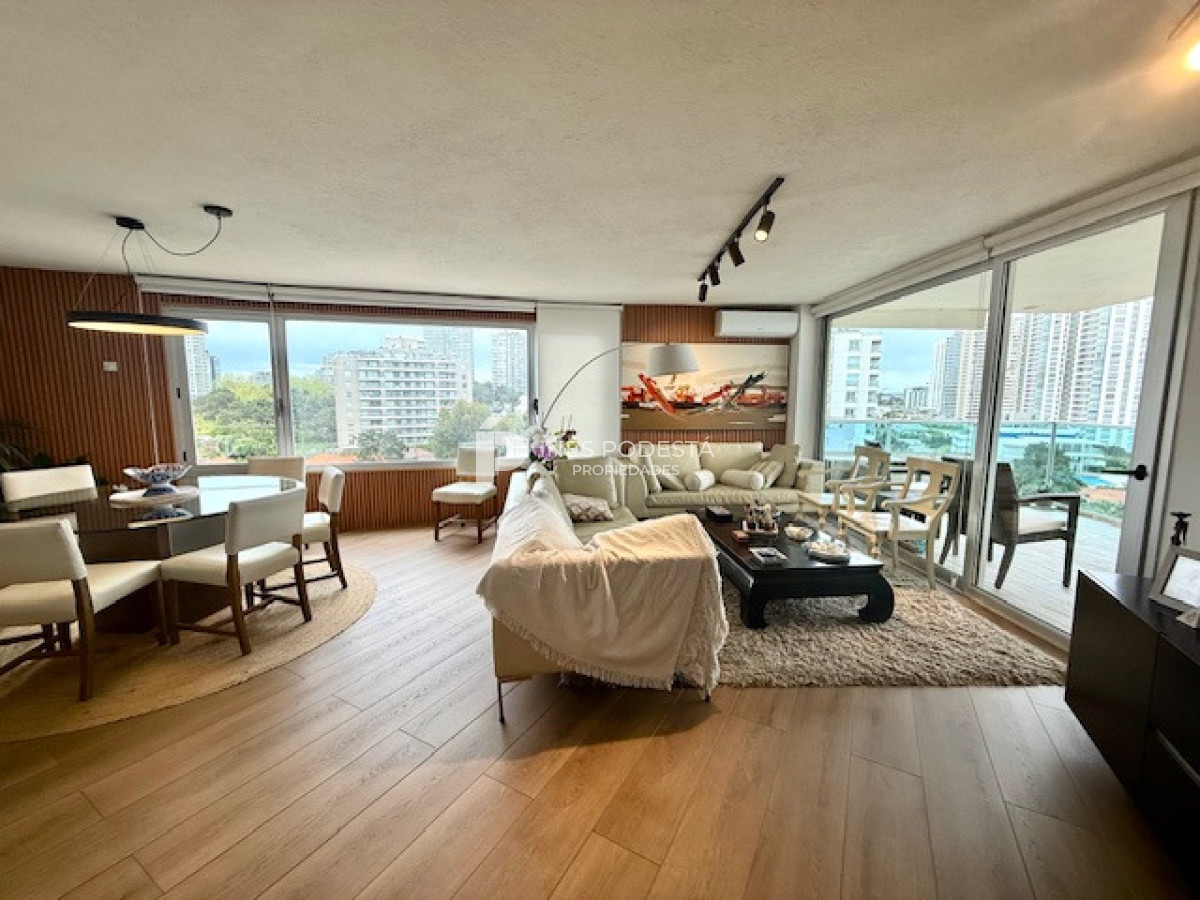 Apartamento ID.8896 - Venta y alquiler en Brava departamento de 4 dormitorios, 3 baños y toilette