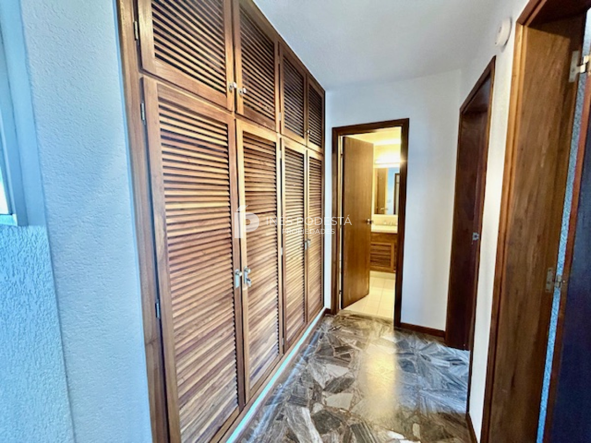 Apartamento ID.40283 - ALQUILER en mansa 3 dormitorios y 2 baños vista al mar
