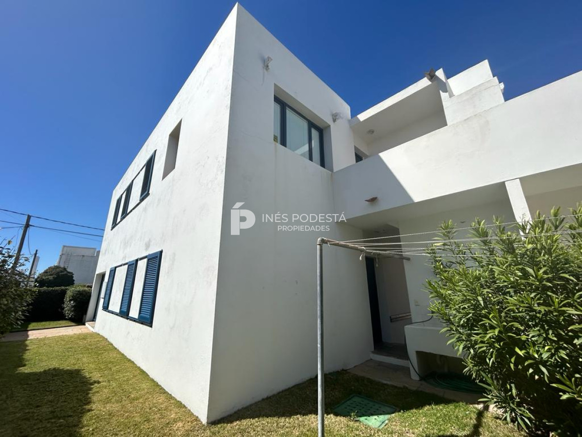 Apartamento ID.40163 - Alquiler en Faro con 3 dormitorios y dependencia de servicio 