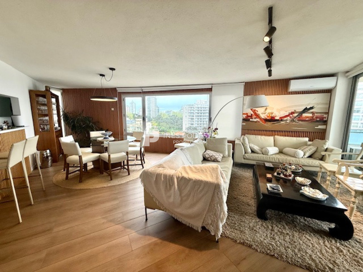 Apartamento ID.8896 - Venta y alquiler en Brava departamento de 4 dormitorios, 3 baños y toilette