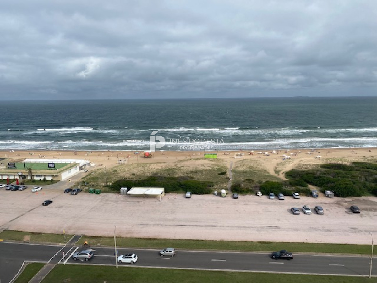 Apartamento ID.38552 - Tiburón en brava con 3 dormitorios y servicio Punta del Este