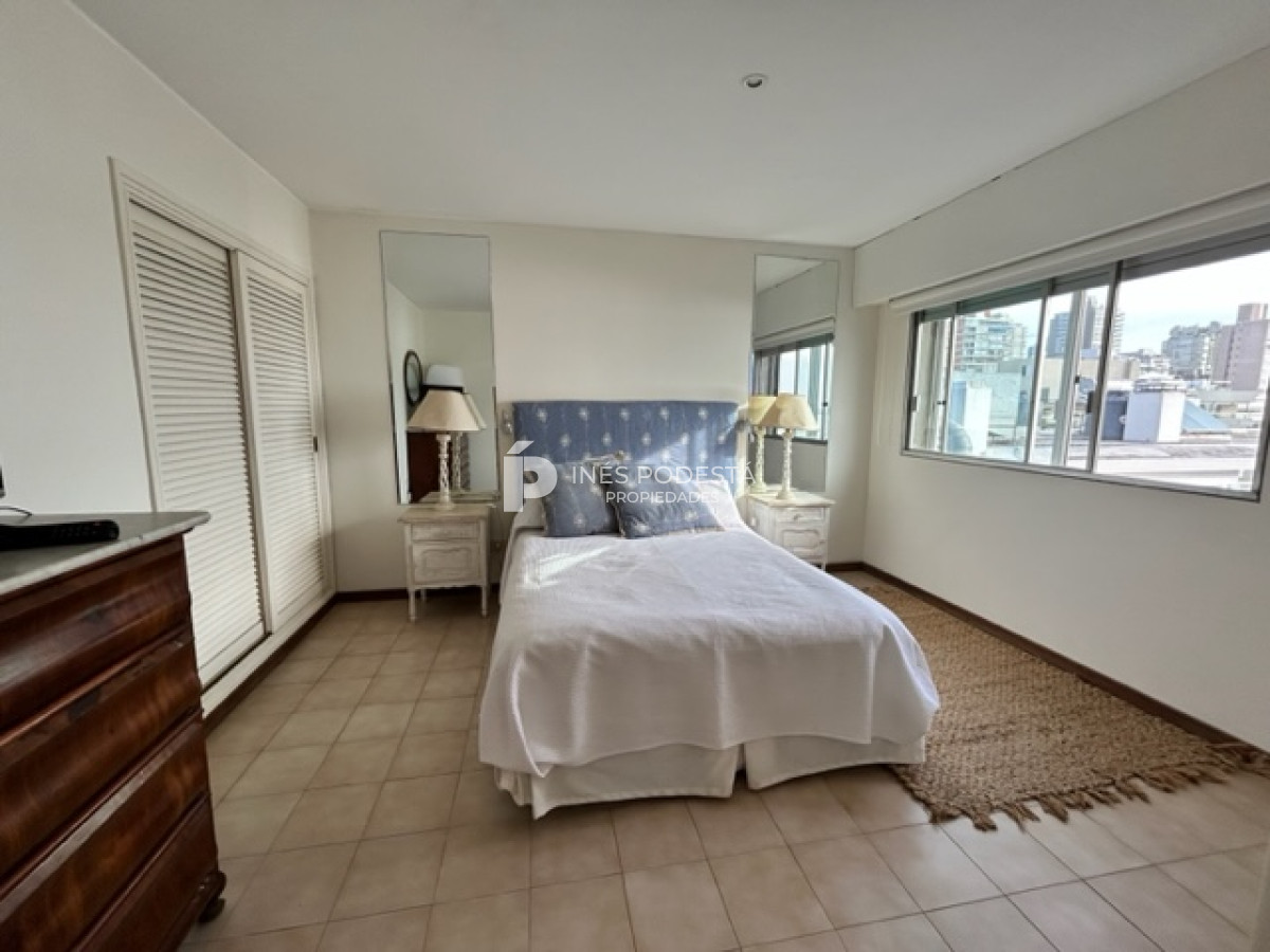 Apartamento ID.39372 - Alquiler Pent House en zona puerto con 3 dormitorios y gran parrillero